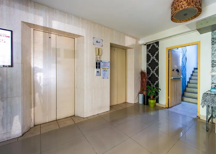 Amazing 2 Bedrooms, Near Mrt Ratchada, 방콕